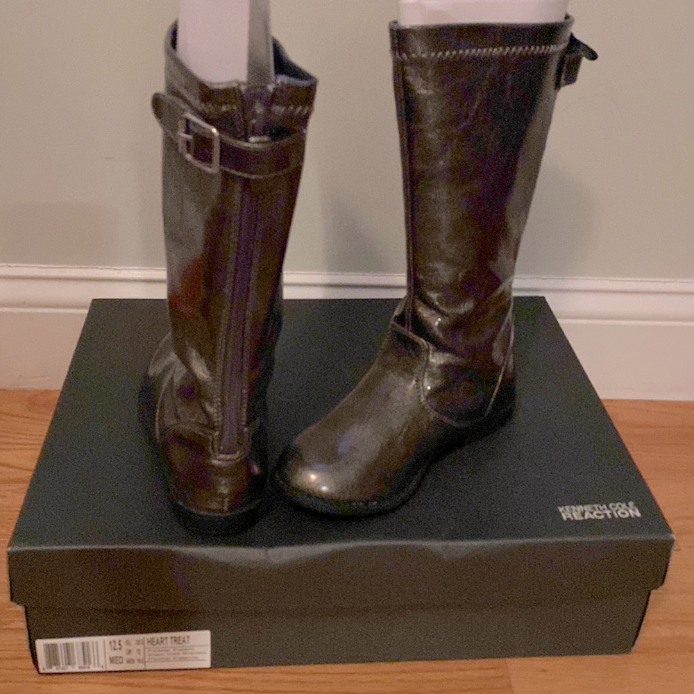 Kenneth Cole Reaction Heart Treat Pewter Patent Leather Boots